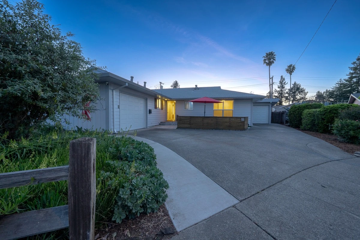 119 Sandalwood Court, view 1