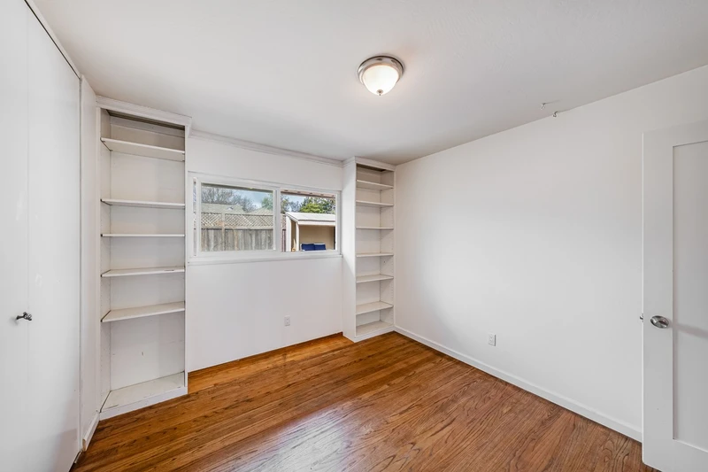 119 Sandalwood Court, view 17