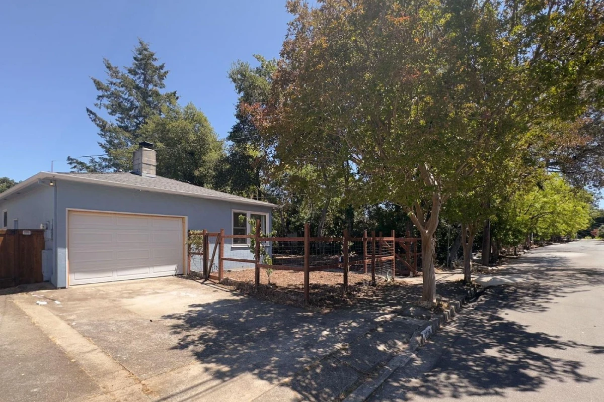 2008 Orchard Street, view 1