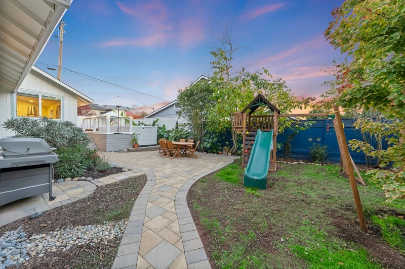 41 Randall Lane, view 11