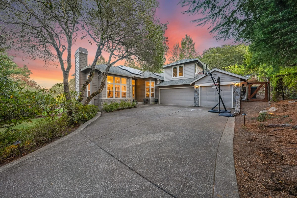 4250 Pine Ridge Drive, view 1