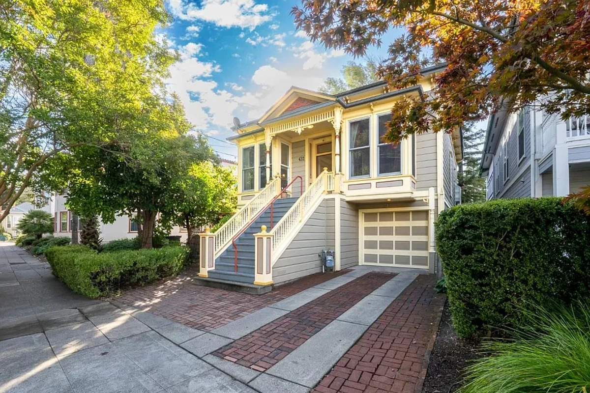 432 8th Street, view 1