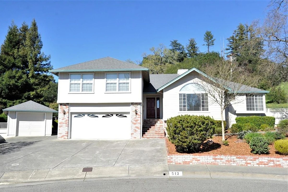 513 Greens Dr, view 1