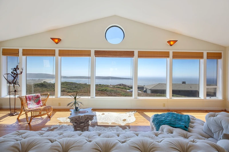 569 Oceana Dr, view 2