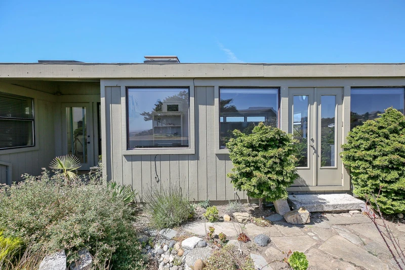 569 Oceana Dr, view 9