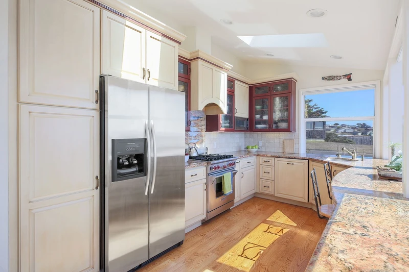 569 Oceana Dr, view 16