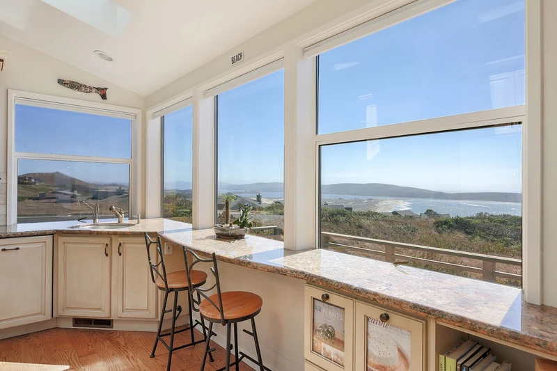 569 Oceana Dr, view 17