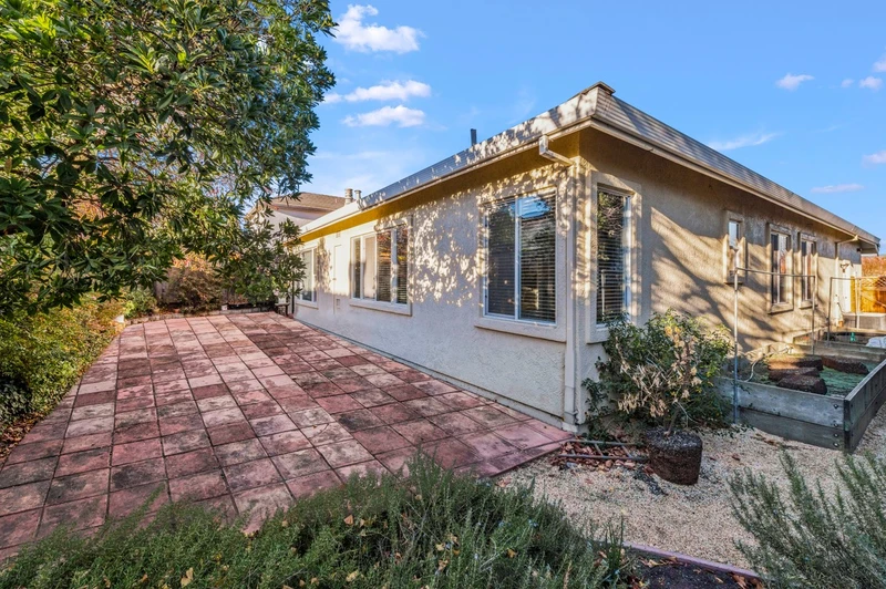87 Winedale Ln, view 17