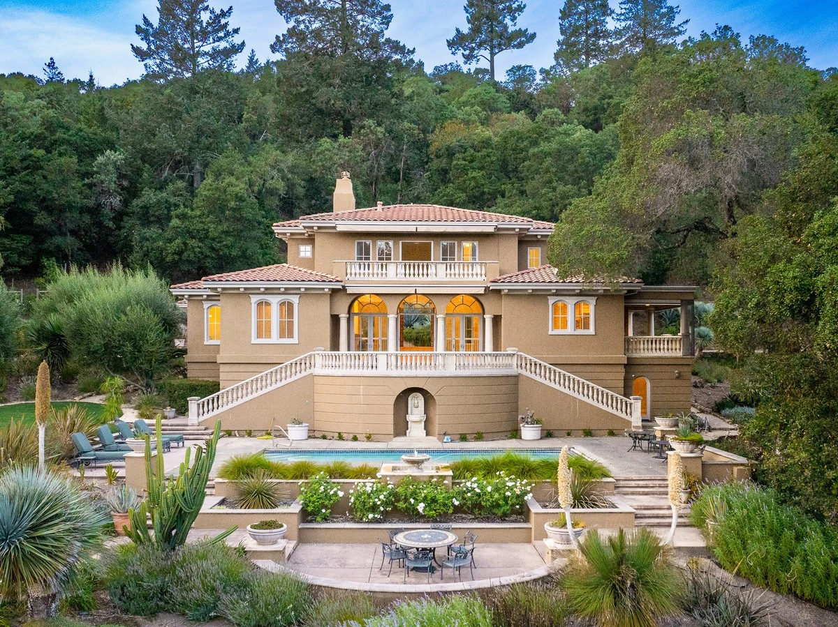 870 Kinnybrook Drive, view 1