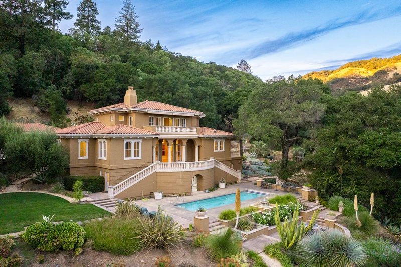 870 Kinnybrook Drive, view 2