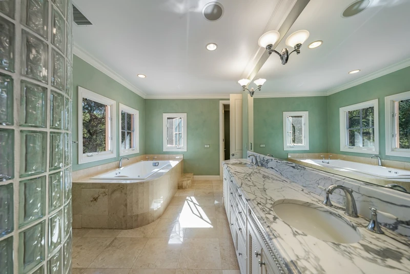870 Kinnybrook Drive, view 17