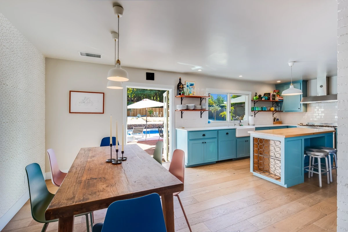 916 Sunnyside Dr, view 1