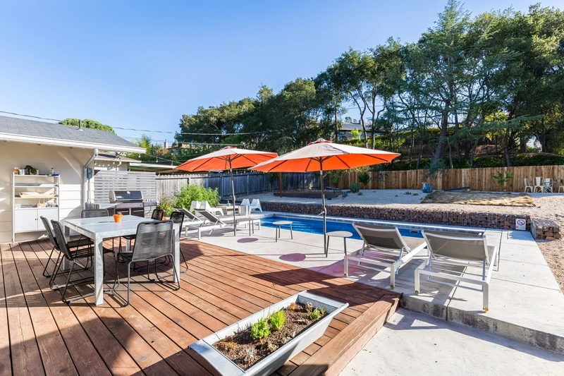 916 Sunnyside Dr, view 4