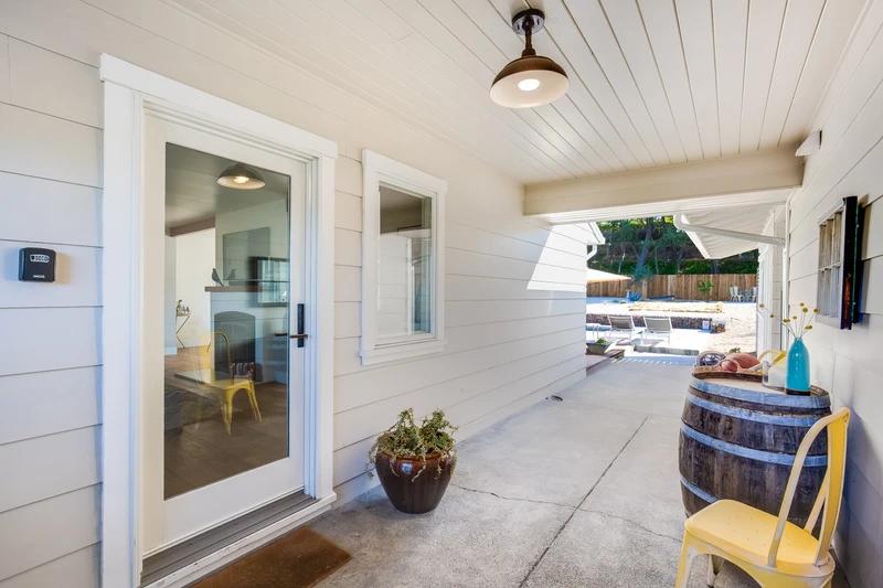 916 Sunnyside Dr, view 10