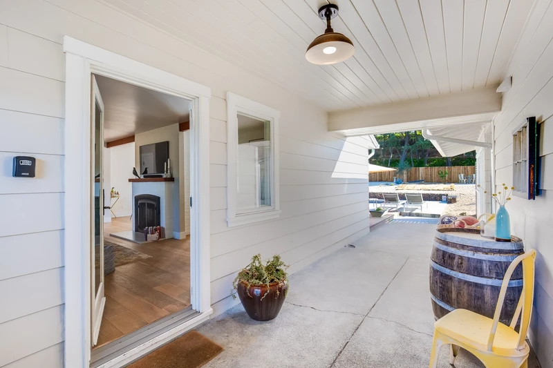 916 Sunnyside Dr, view 11