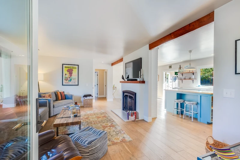 916 Sunnyside Dr, view 12