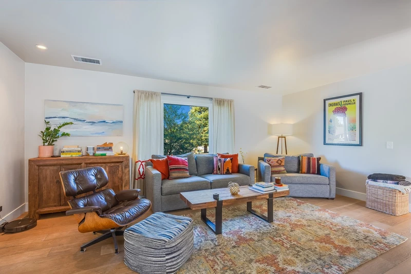 916 Sunnyside Dr, view 13