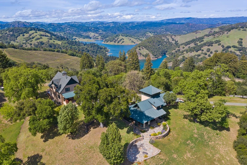 Lake Sonomas Rockpile Ranch